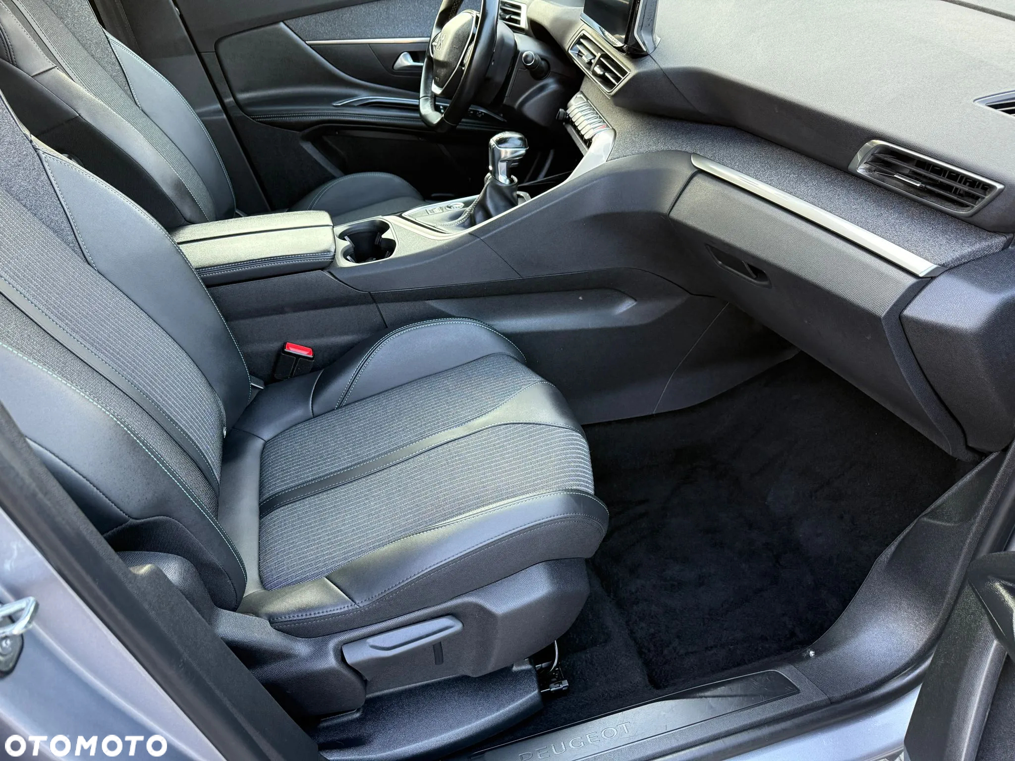 Peugeot 3008 PureTech 130 Stop & Start GPF Allure Pack - 35