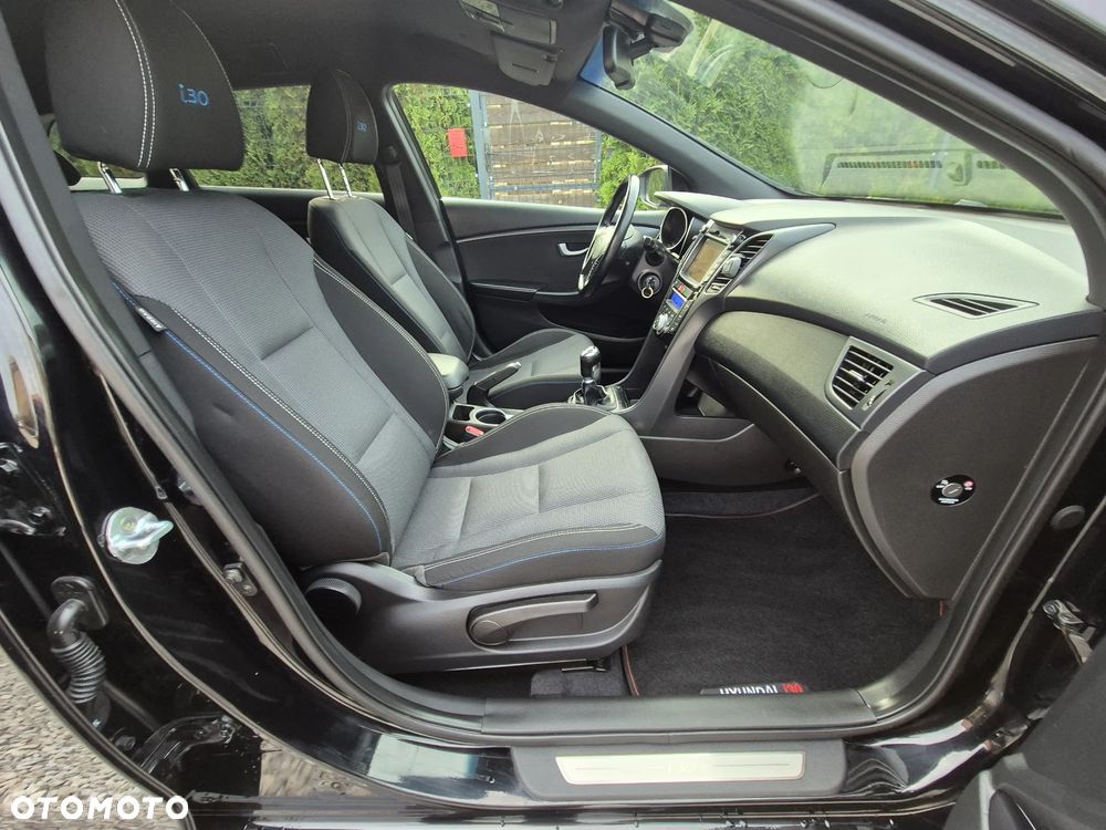Hyundai i30 blue Kombi 1.6 GDi Passion - 33