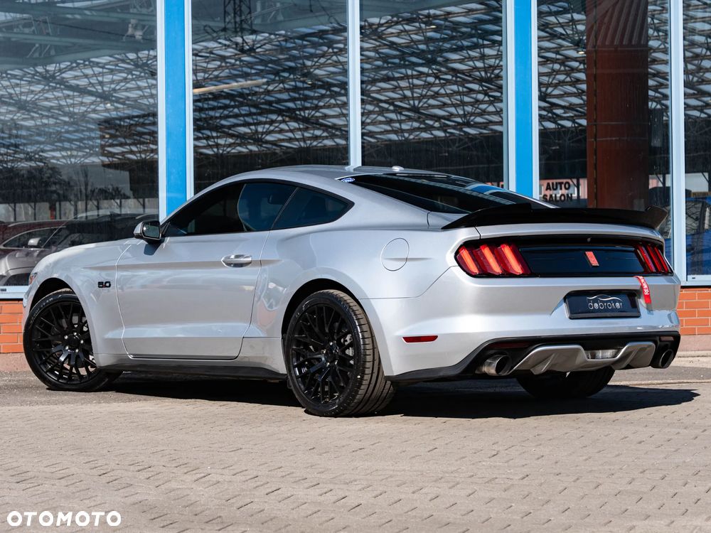 Ford Mustang - 8