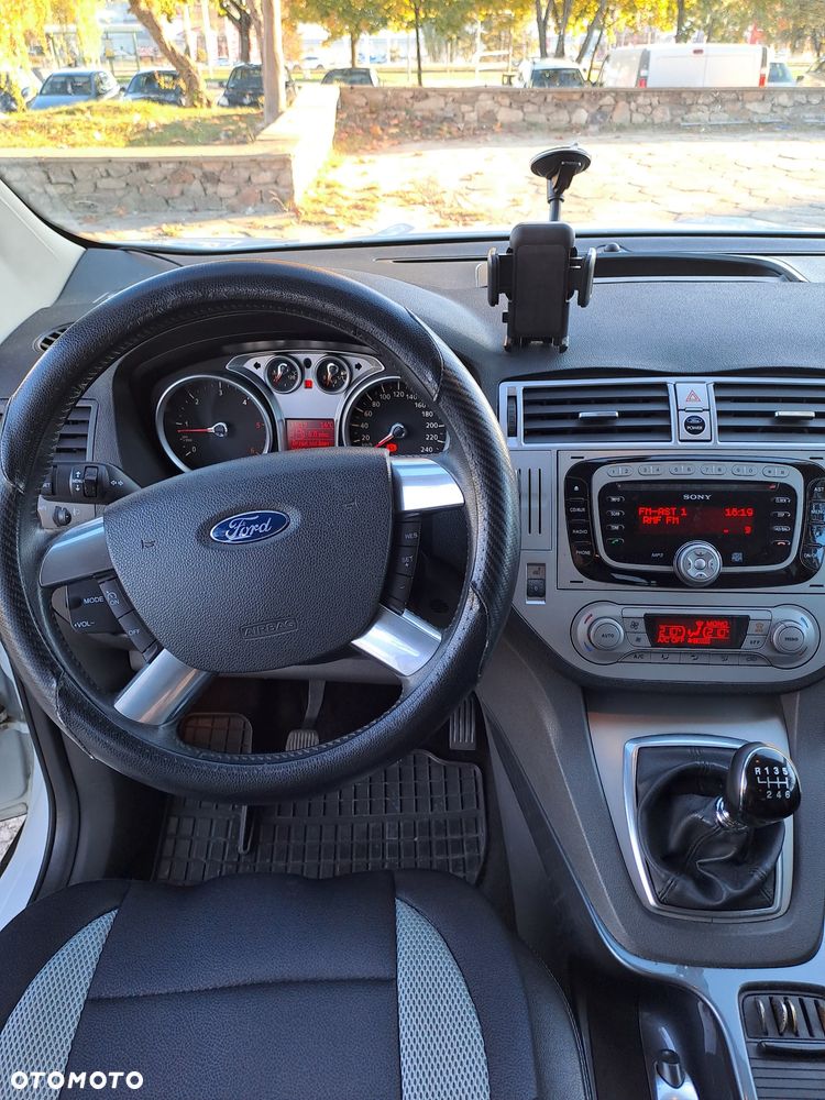 Ford Kuga - 17