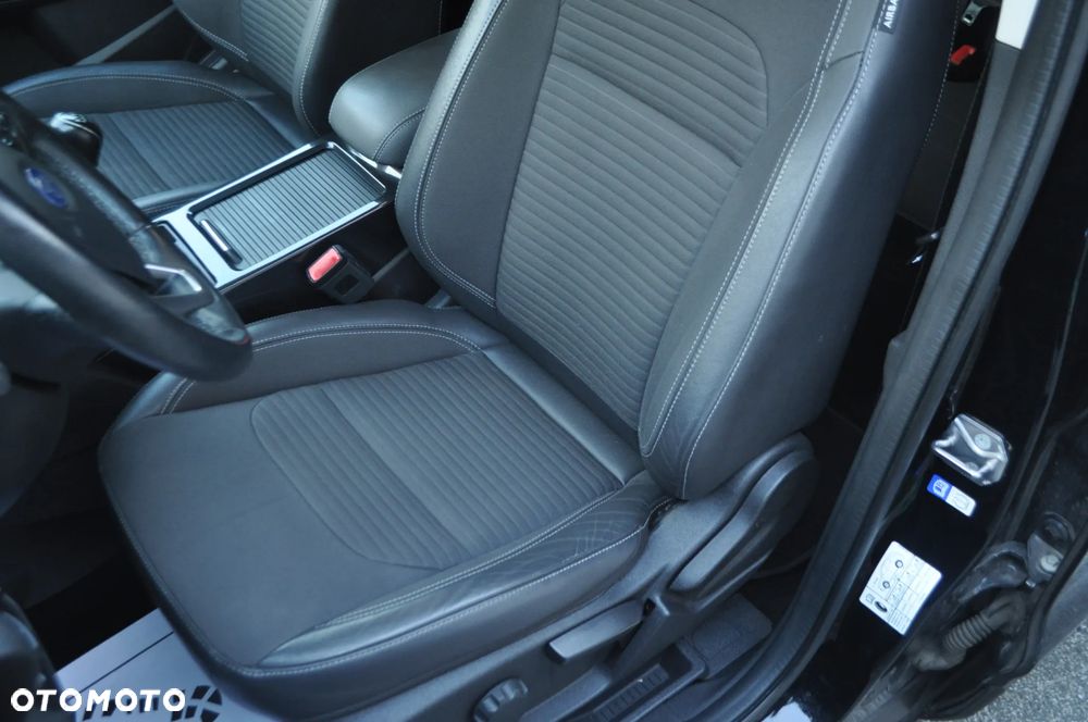 Ford Kuga 2.0 TDCi 2x4 Titanium - 20