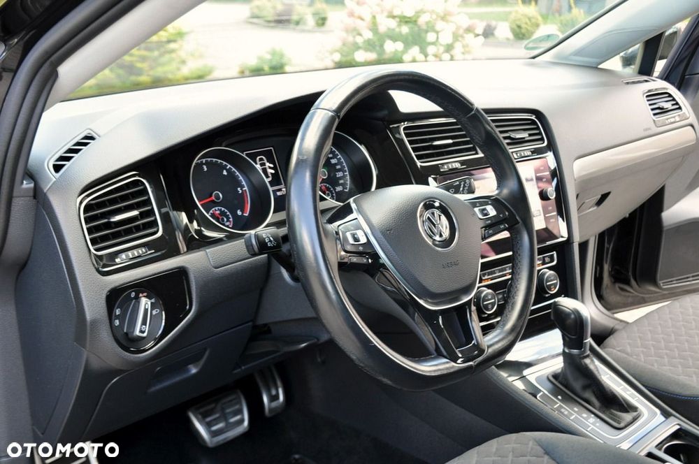 Volkswagen Golf - 23