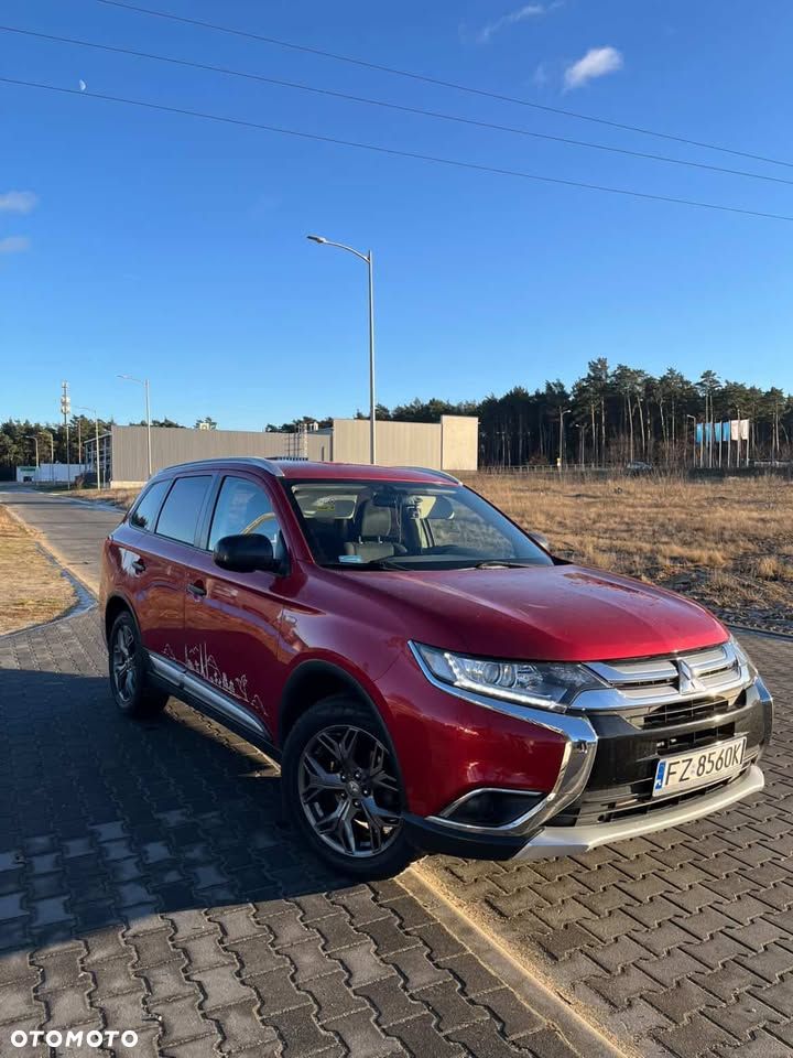 Mitsubishi Outlander - 1