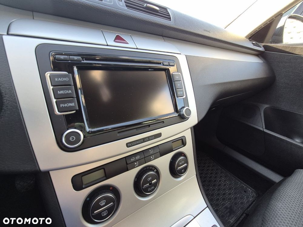 Volkswagen Passat 2.0 TDI DPF Sportline - 8