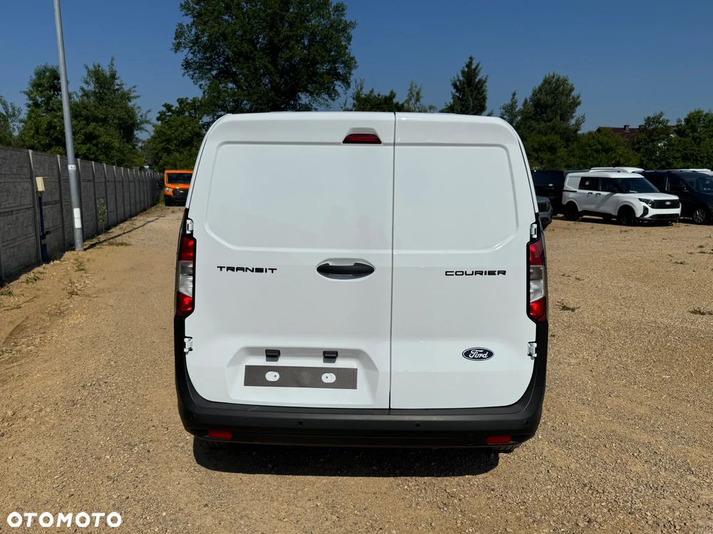 Ford Transit Courier - 9
