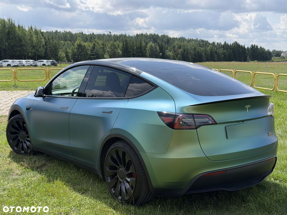 Tesla Model Y - 9