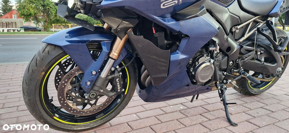 Suzuki GSX - 22