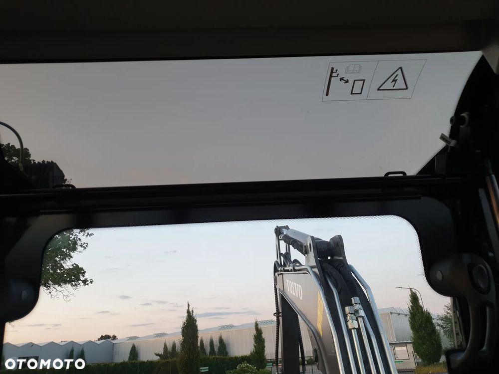 Volvo ECR40F KLIMATYZACJA NOWA DOSTĘPNA OD RĘKI, SZYBKOZŁĄCZE, DŁUGIE RAMIĘ, OBRÓT W OBRYSIE, ŁYŻKI: 300, 600, 1200MM SKARPOWA HYDRAULICZNA STEROWANA Z JOYSTICKA, PŁYWAJĄCY LEMIESZ SPYCHARKOWY - 23