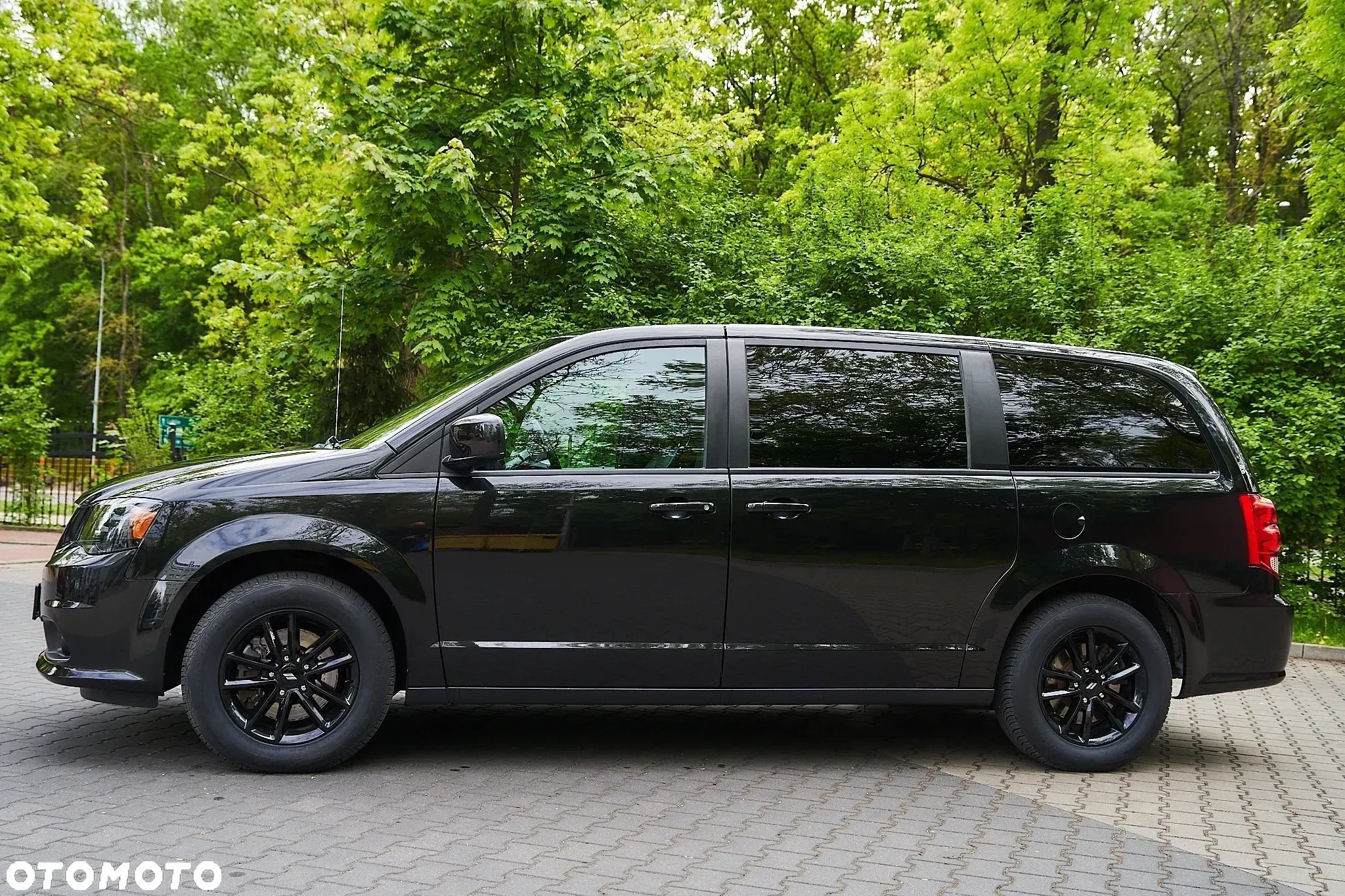 Dodge Caravan - 5