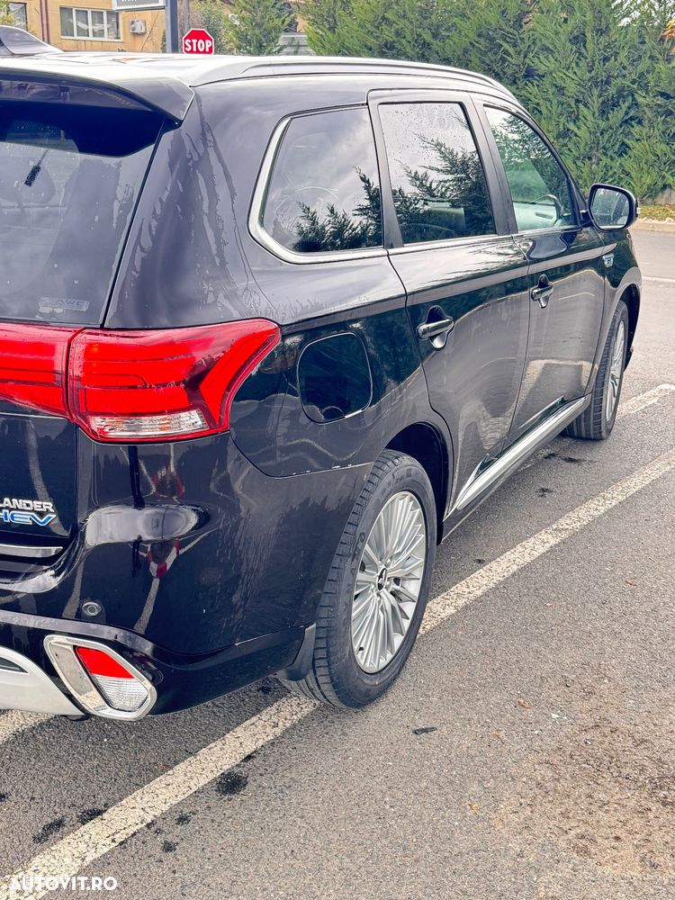 Mitsubishi Outlander 2.4 4WD Plug-In Hybrid - 8