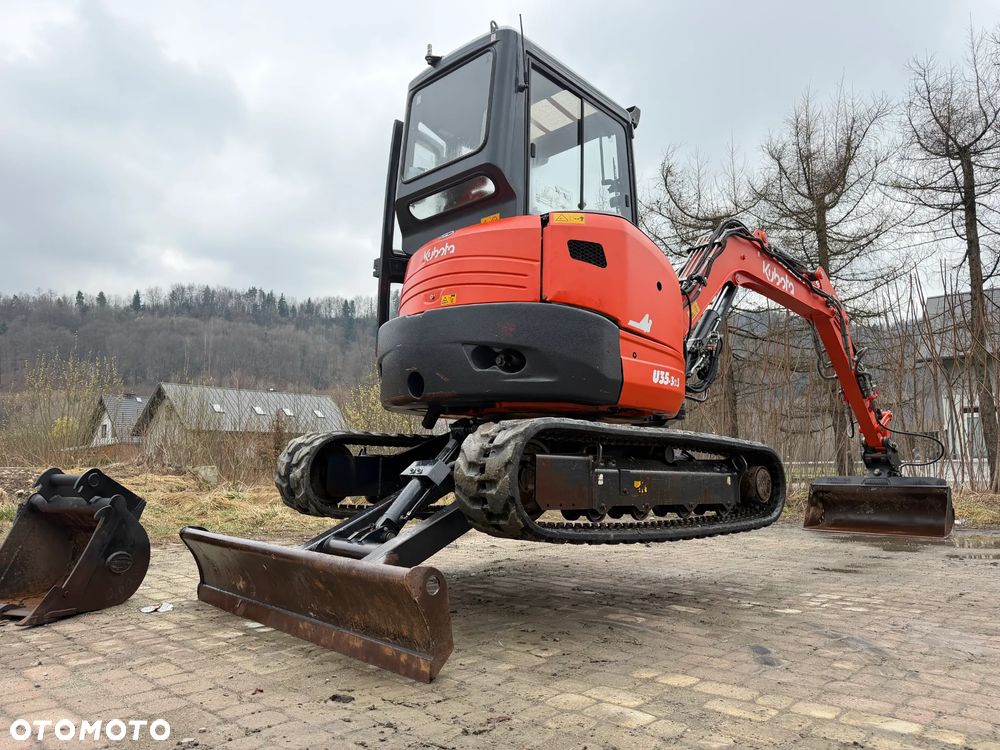 Kubota U35. koparka 3,7 tony. 2016 rok. 2000 mtg! Łyżka skarpowa Hydraulicznie uchylna. 3sekcje Hydrauliczne. zamki na tłokach. Jak nówka sztuka. Zadbana zero zużycia. Z gospodarstwa Norweskiego. Zmiana łyżek Hydrauliczna. LENHOFF. Zero luzów wycieków. Szybka wolna jazda. Gąski perfekt stan. OKAZJA TANIO - 22