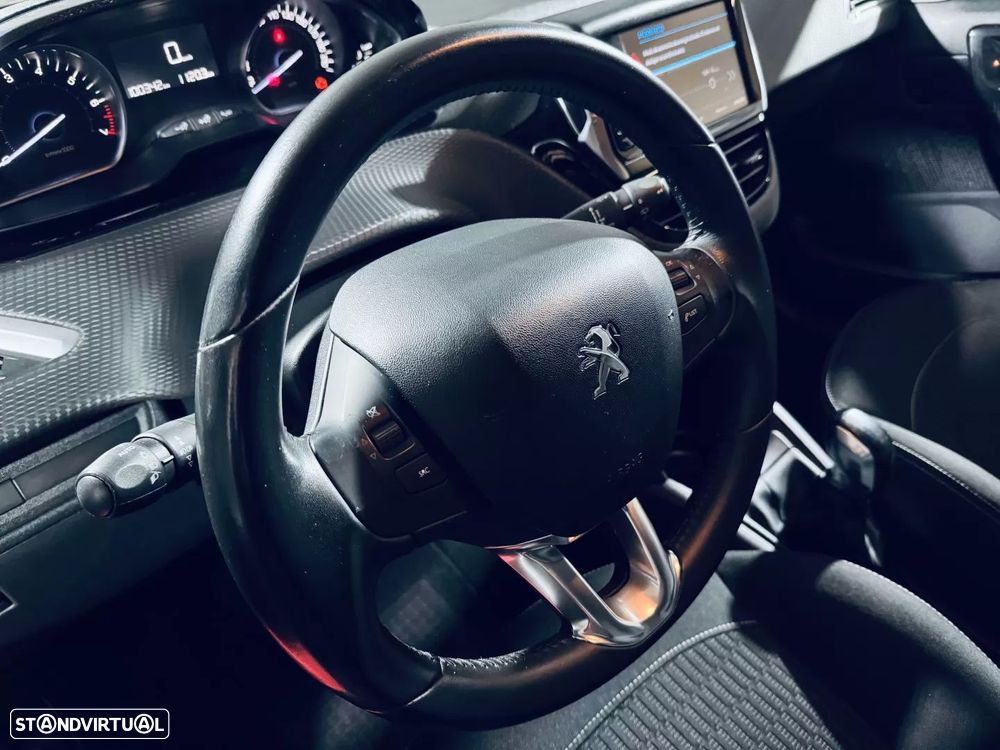 Peugeot 208 1.2 PureTech Style - 22