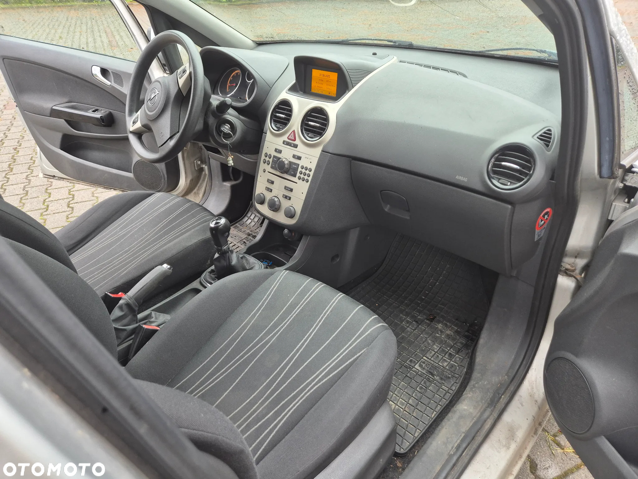 Opel Corsa 1.4 16V Cosmo - 11
