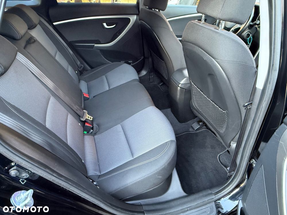 Hyundai i30 blue Kombi 1.6 GDi YES Silver - 20