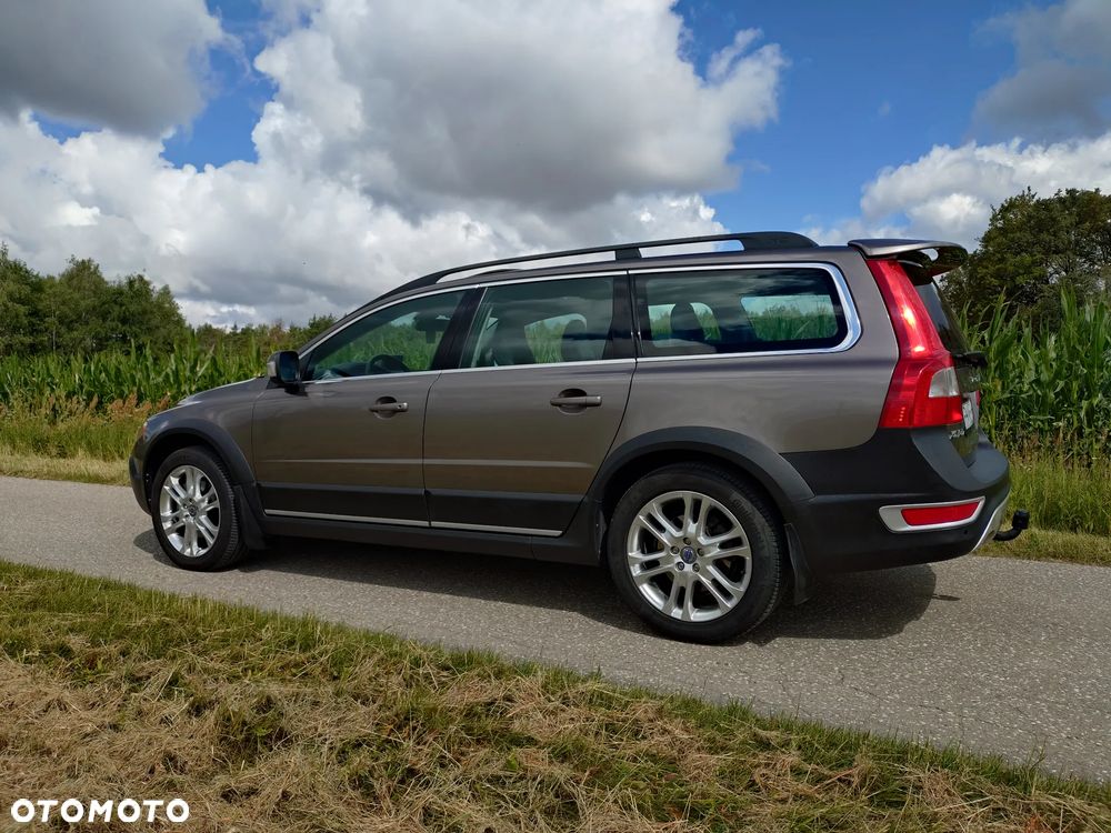 Volvo XC 70 D5 AWD Momentum - 2