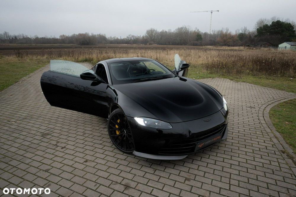Aston Martin Vantage - 16