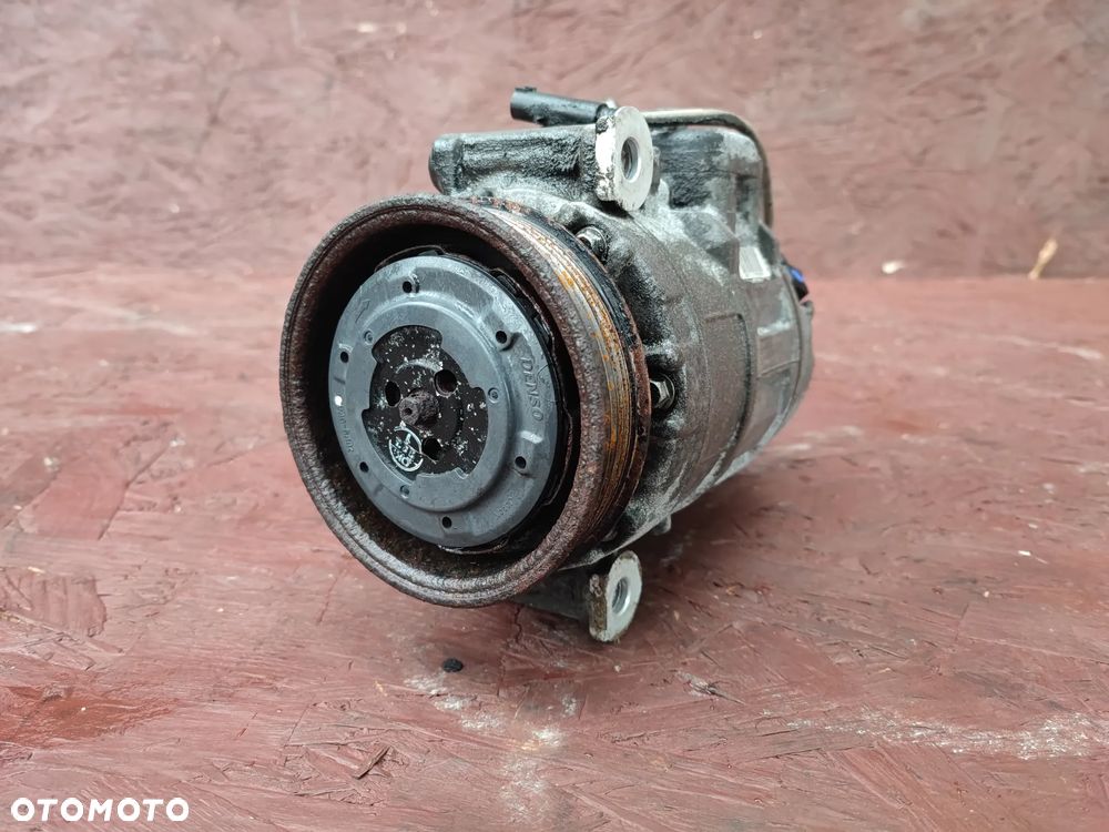 BMW E87 / E90 / E91 /E92 ORYGINALNY KOMPRESOR KLIMATYZACJI DO SILNIKÓW GAMY N51 / N52 O NR.  64 52 6 956 716  OEM MARKI DENSO W BARDZO DOBRYM STANIE