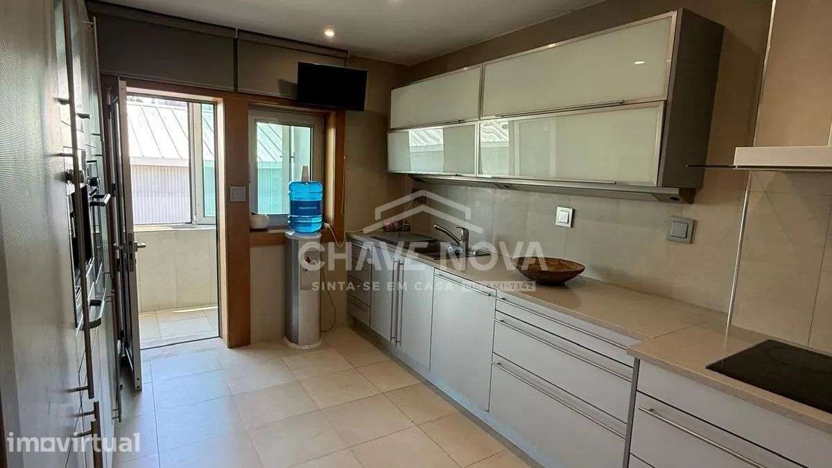 T3 com 3 Suites | Totalmente Remodelado e Mobilado | Centro de Gaia AF - Grande imagem: 4/23