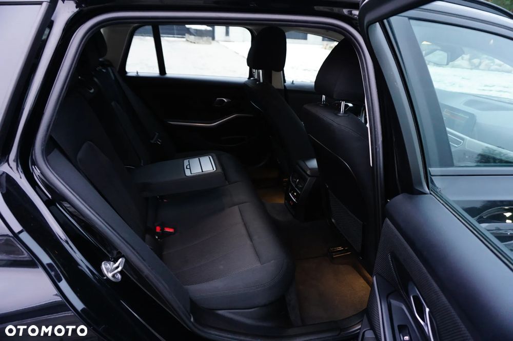 BMW Seria 3 318d Advantage - 29