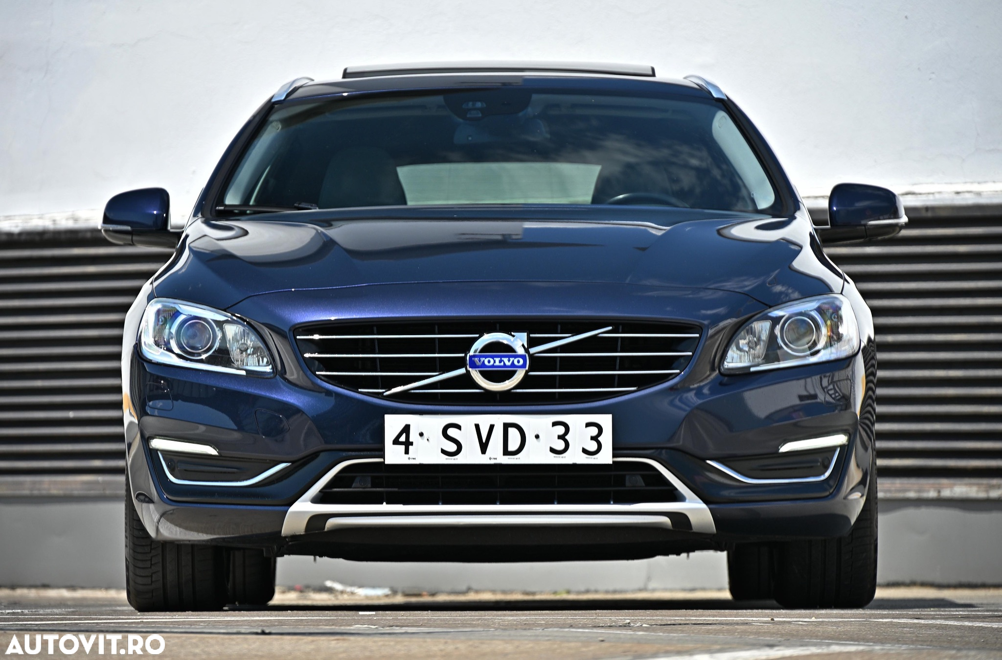Volvo V60 D6 Plug-In-Hybrid AWD Geartronic Summum - 11