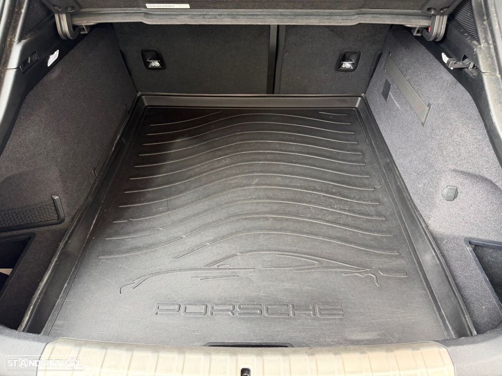 Porsche Taycan Cross Turismo Turbo - 32