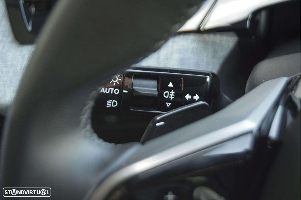 Peugeot 5008 1.2 Hybrid Allure Pack e-DCS6 - 51