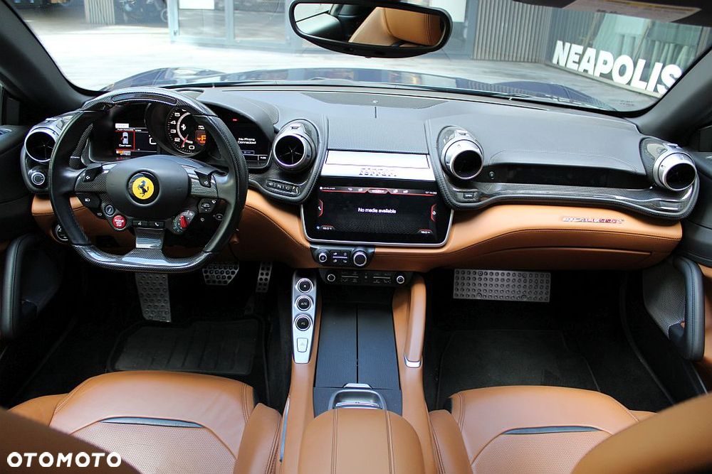 Ferrari GTC4Lusso - 22