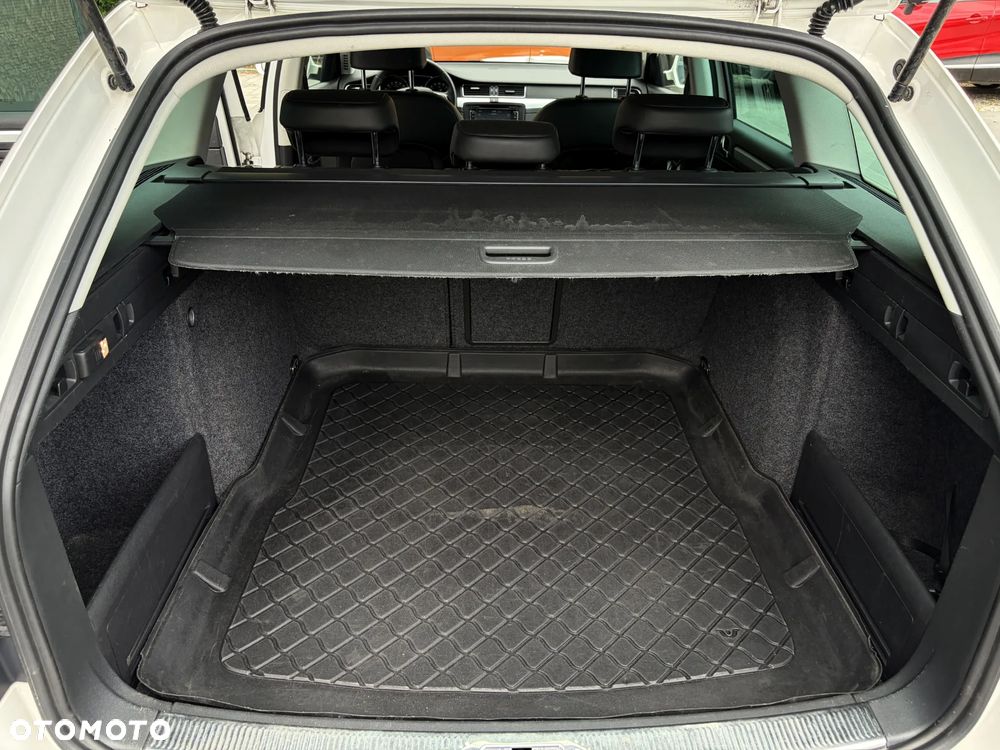 Skoda Superb 2.0 TDI Ambition DSG - 36