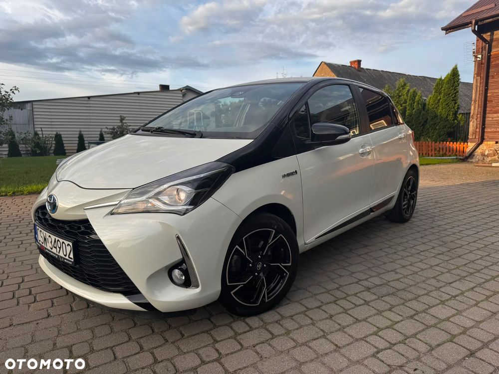 Toyota Yaris Hybrid 100 Selection - 4