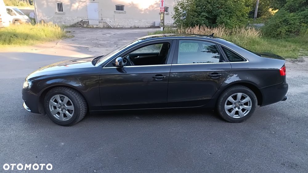 Audi A4 Limousine - 8