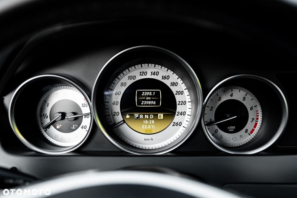 Mercedes-Benz Klasa C 180 BlueEFFICIENCY 7G-TRONIC Avantgarde - 27