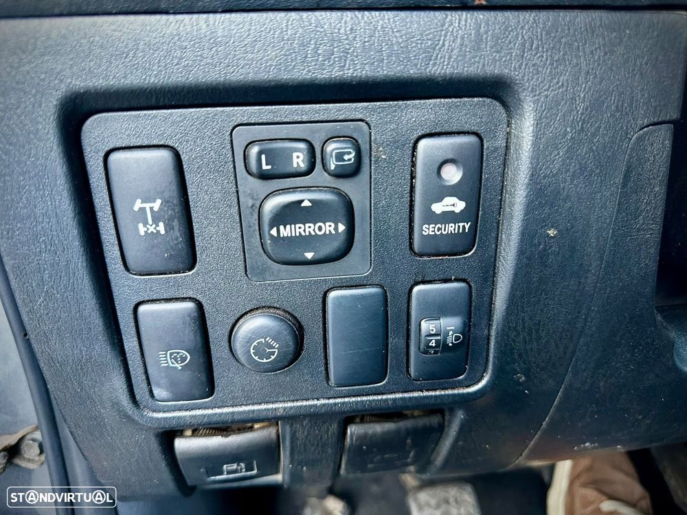 Toyota Hilux 2.5 D-4D 4WD CD - 17