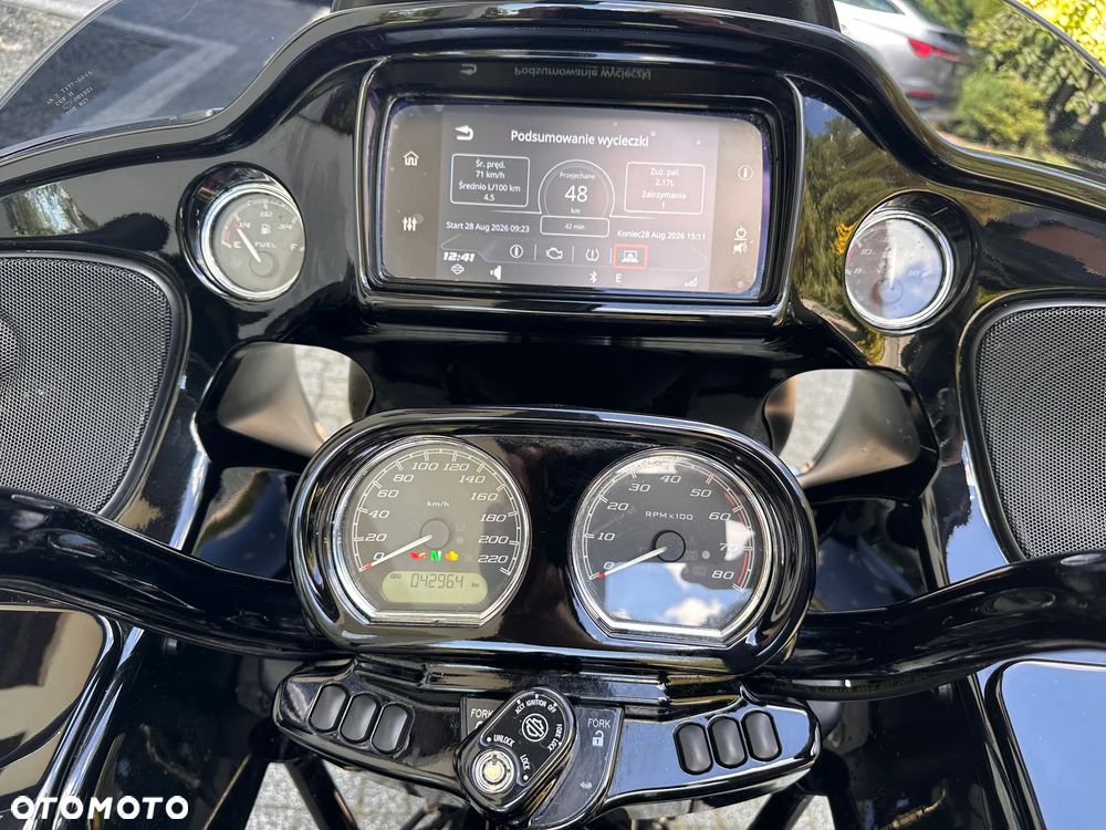 Harley-Davidson Touring Road Glide - 24