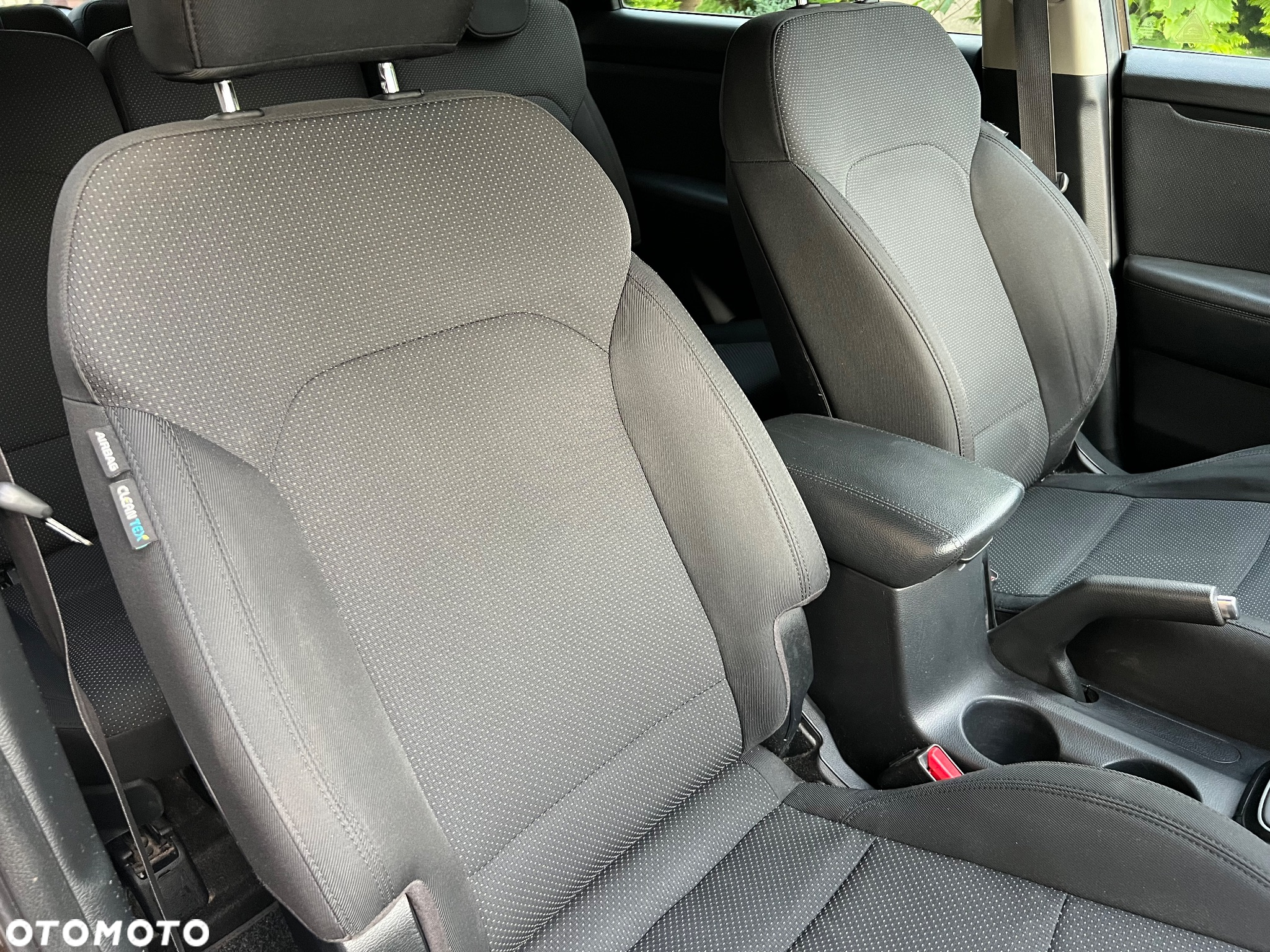 Kia Carens 1.6 GDI L 7os - 33