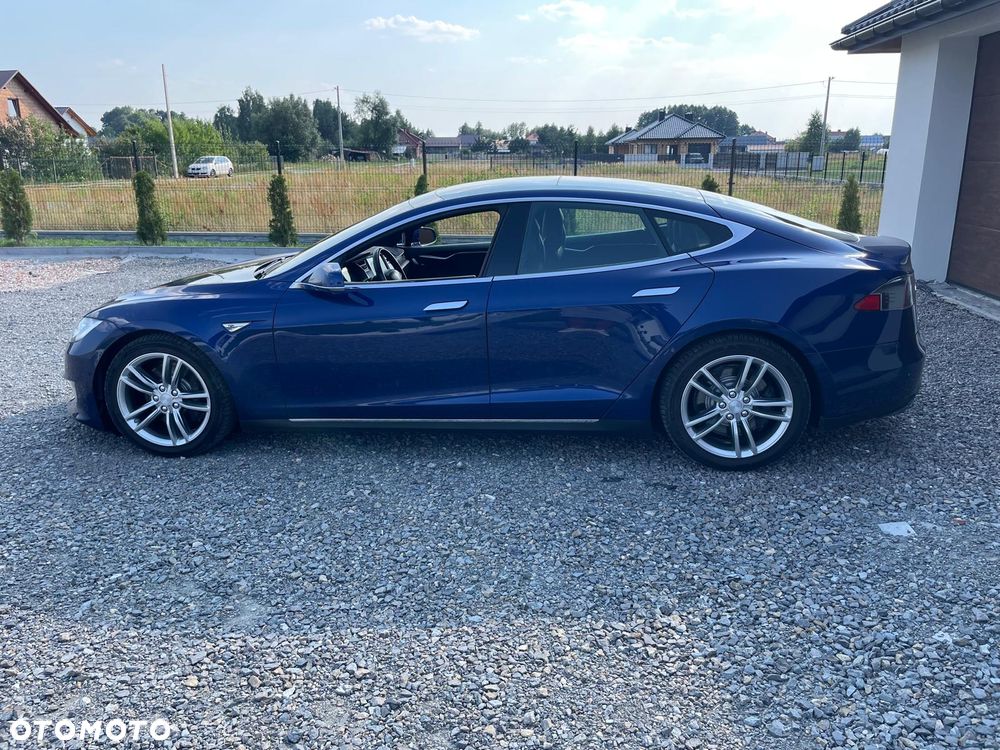 Tesla Model S - 2