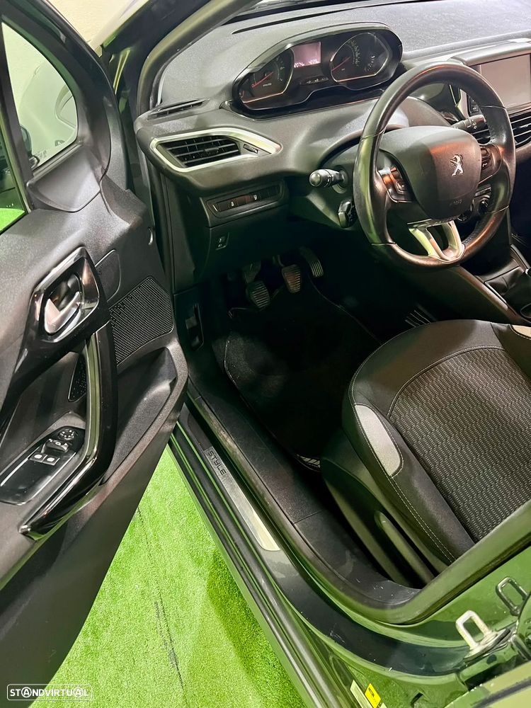 Peugeot 208 1.2 PureTech Style - 8