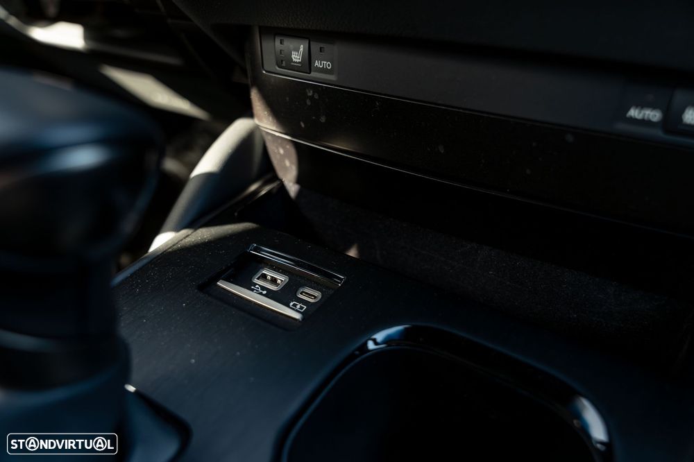 Lexus ES 300h Sport - 25