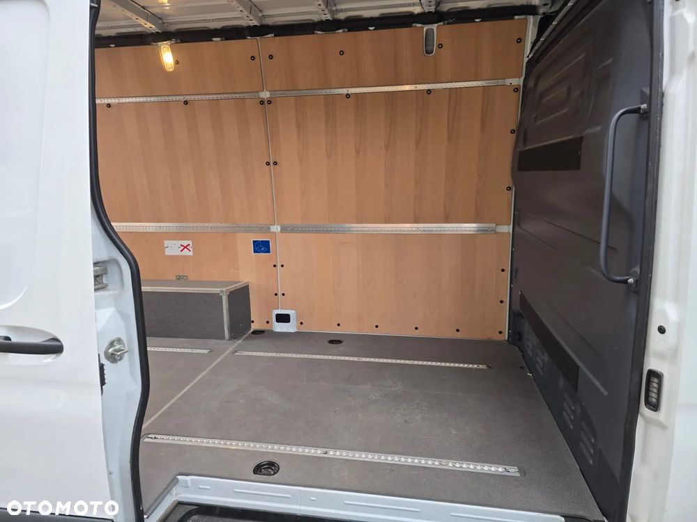 Mercedes-Benz Sprinter - 10