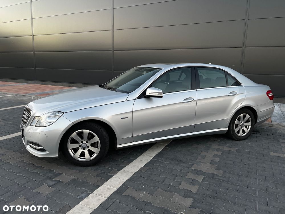 Mercedes-Benz Klasa E 200 CGI BlueEffICIENCY Avantgarde - 4