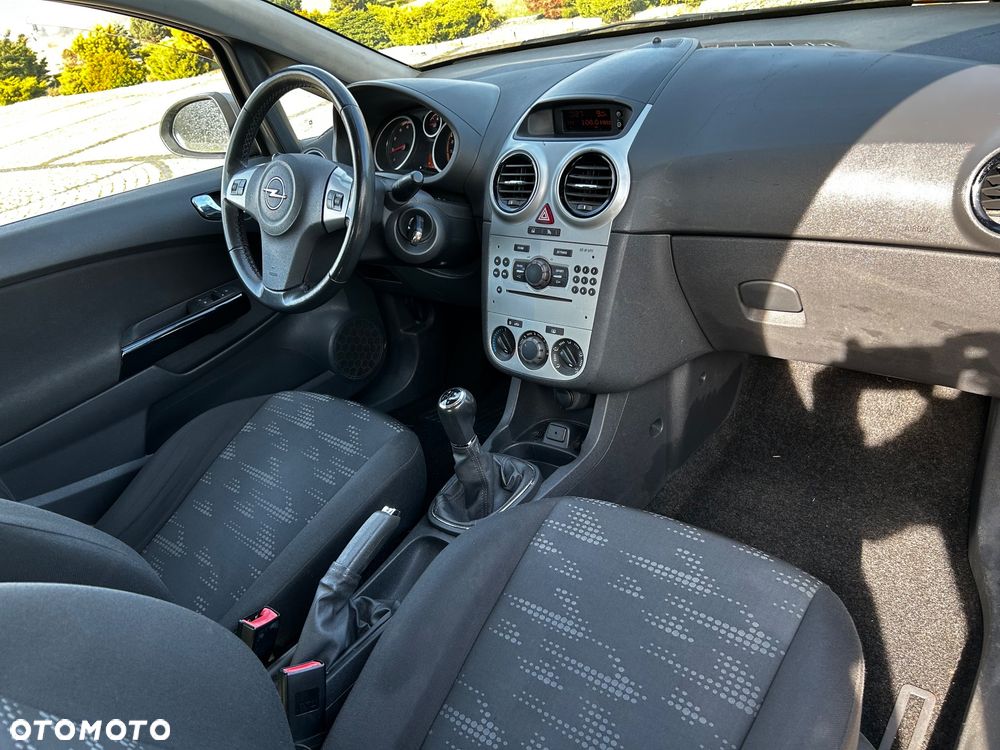 Opel Corsa 1.2 16V Essentia - 9