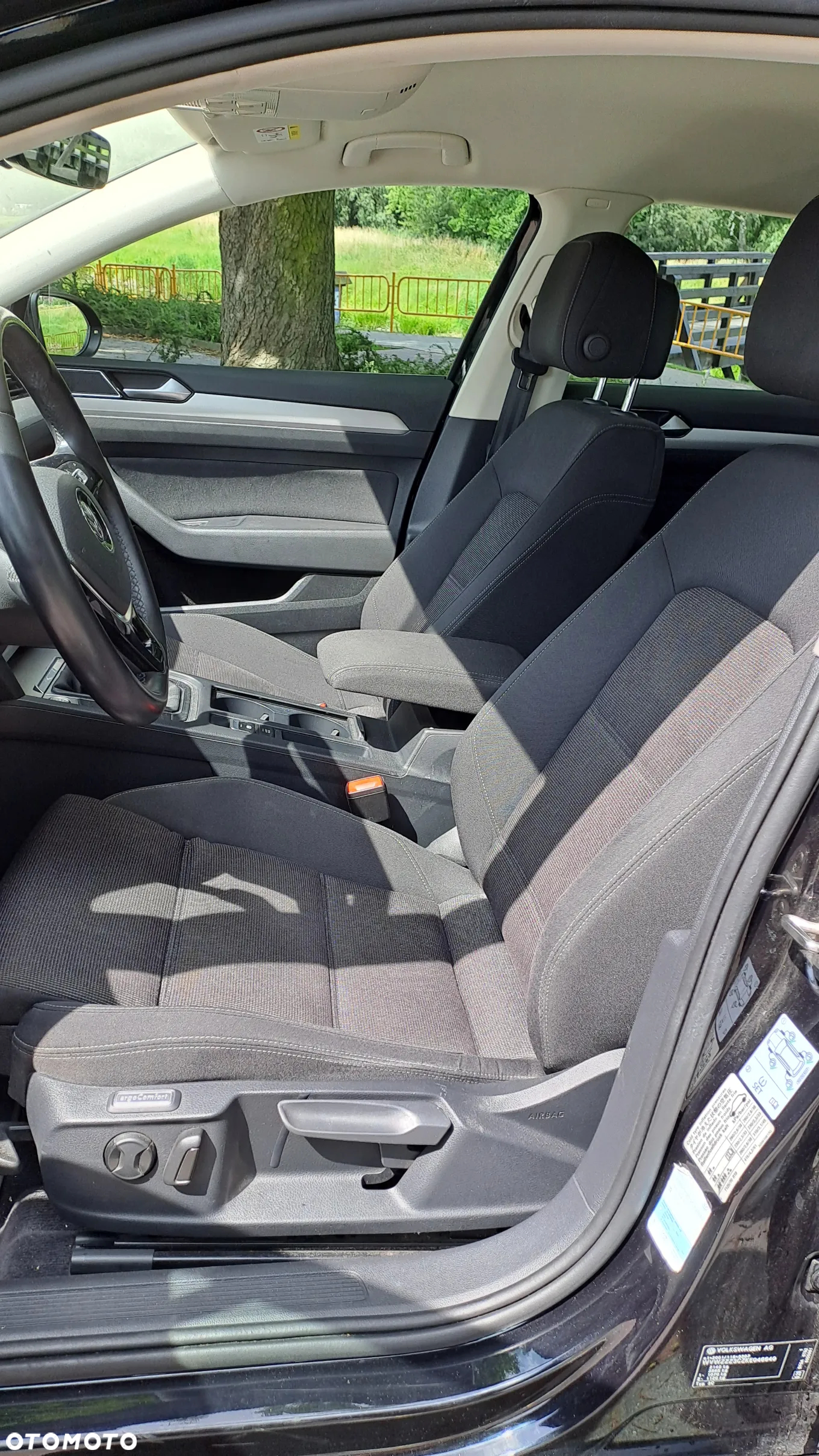 Volkswagen Passat 2.0 TDI SCR Comfortline - 12