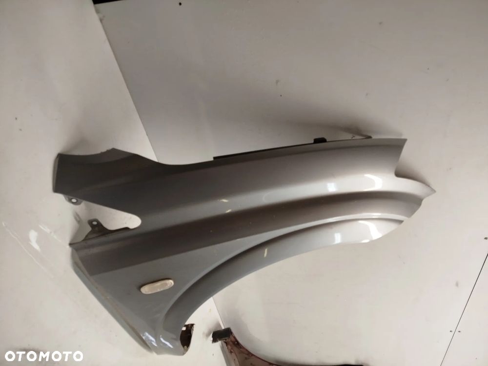 ^ BŁOTNIK PRZÓD PRZEDNI PRAWY SSANG YOUNG KYRON SREBRNY - 2