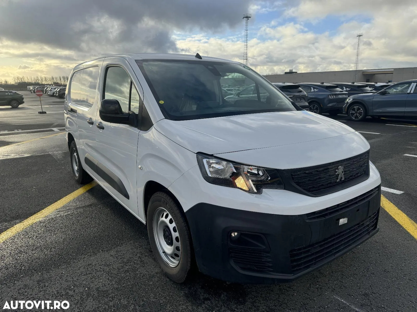 Peugeot E-PARTNER L2H1 Mid-High Grade 50kw/h AT - 8