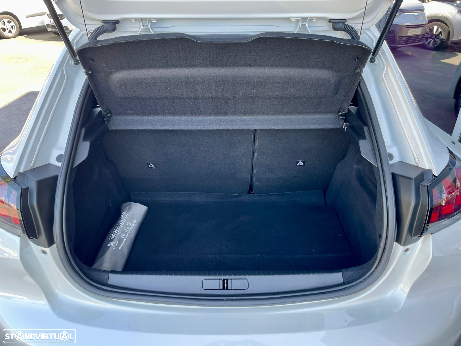 Peugeot 208 1.2 PureTech Allure - 11