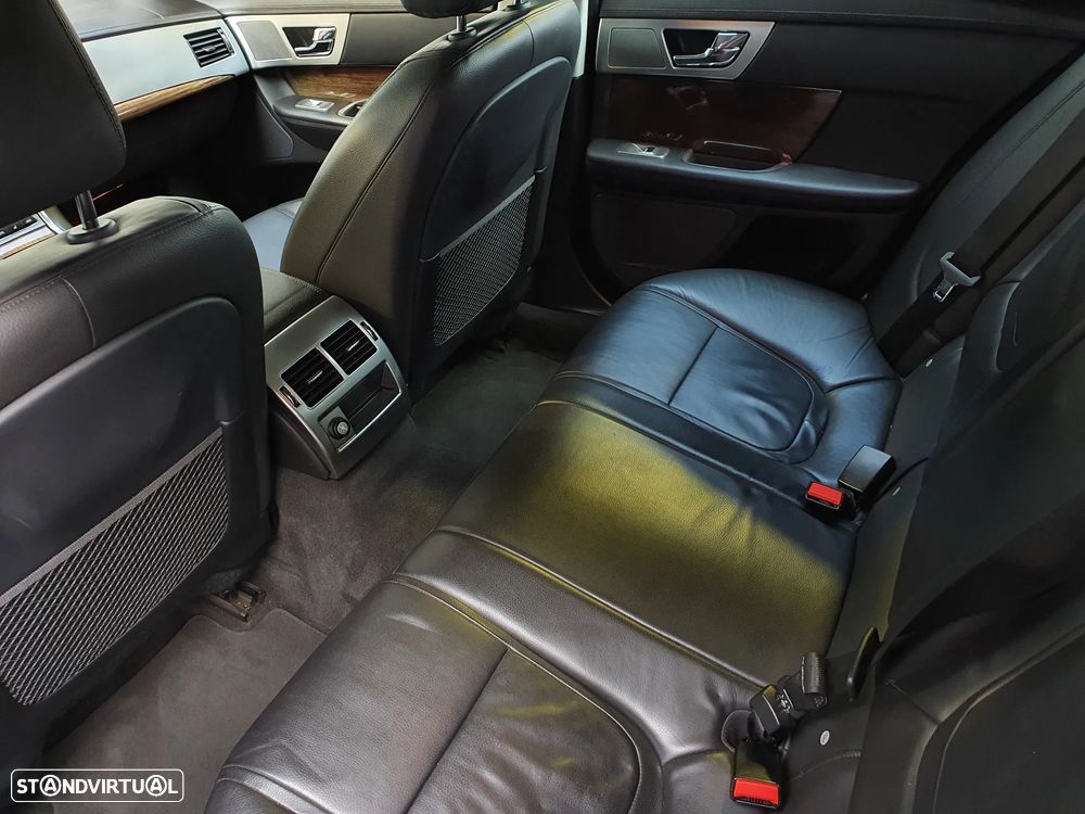 Jaguar XF Sportbrake 2.2 D Premium Luxury - 7