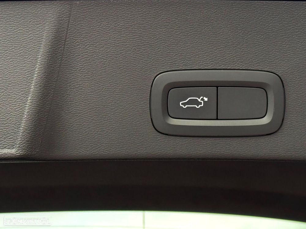 Volvo XC 40 1.5 T3 Momentum Tech Edition - 25