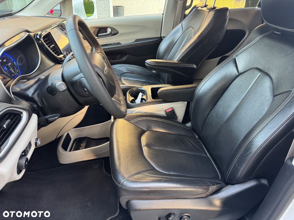 Chrysler Pacifica - 21