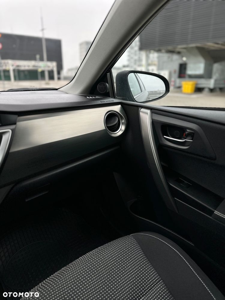 Toyota Auris 1.6 Premium - 23