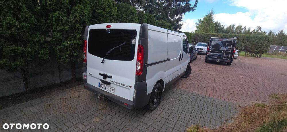 Opel VIVARO 2.5 dci - 2