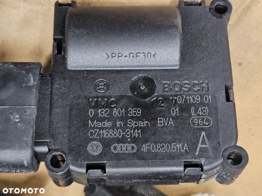 Audi A6 C6 silniczek  sterownik dmuchawy nawiewu nagrzewnicy  4F0820511 A B C - 4